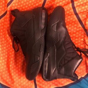 Jordan Stay Loyal Size 6.5 Y